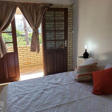 Отель Residencial Costumes Brasileiras Бомбиньяс Номер фото